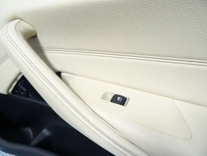 BMW 5 G30 G31 (2016 - ) Обшивка передней двери — фото 7