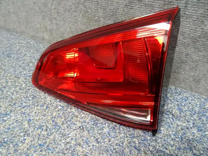Volkswagen Golf VII (2013 - 2019) 5G0945094D Задний фонарь в крышке багажника — фото 5