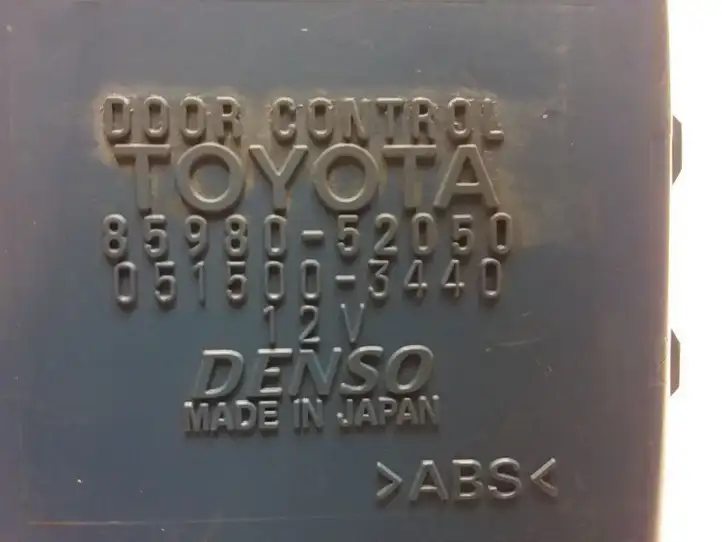 Toyota Yaris (2003 - 2005) 8598052050 Блок управления центральным замком — фото 3