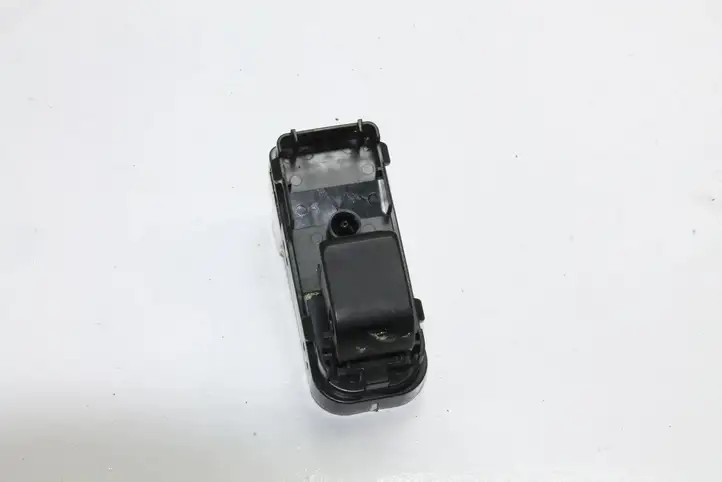 Mazda 3 II (2013 - 2017) KD3566370 Кнопка фаркопа в багажнике — фото 1