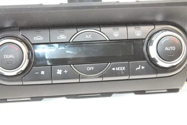 Mazda 3 II (2013 - 2017) B45D61190D Управление климат контролем — фото 2