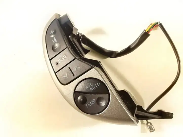 Toyota Prius (XW20) (2003 - 2009) F70CV142 Кнопки на рулевом колесе — фото 1