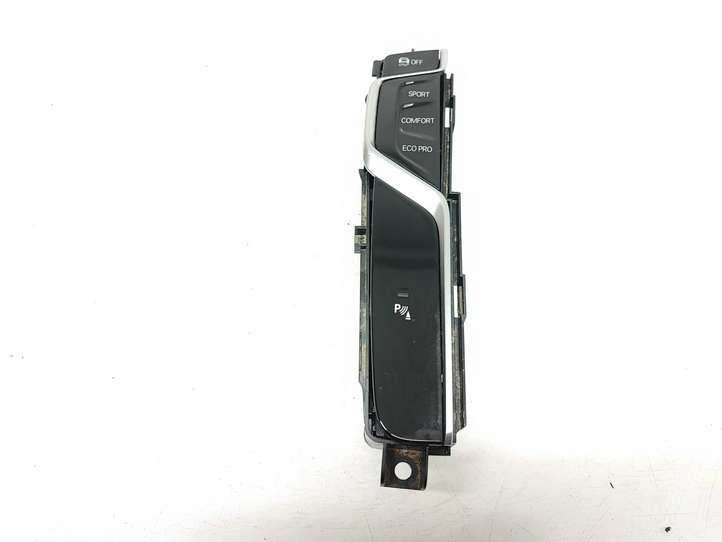 BMW 5 G30 G31 (2016 - )  9460818 Включатель датчиков парковки