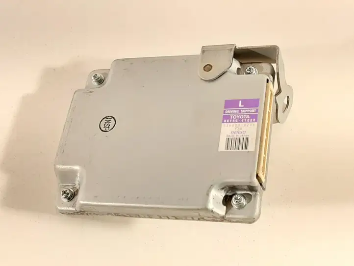 Toyota Prius (XW30) (2009 - 2015) 8815047020 Прочие блоки управления — фото 1