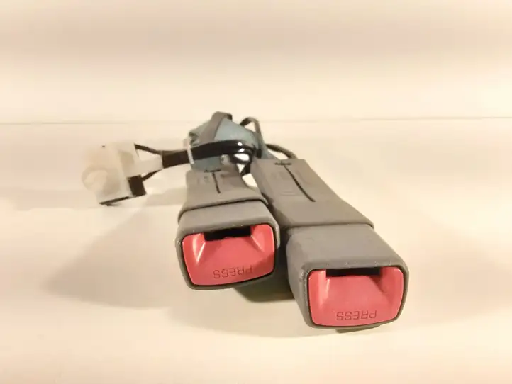 Toyota Prius (XW30) (2009 - 2015) Замок заднего ремня — фото 2