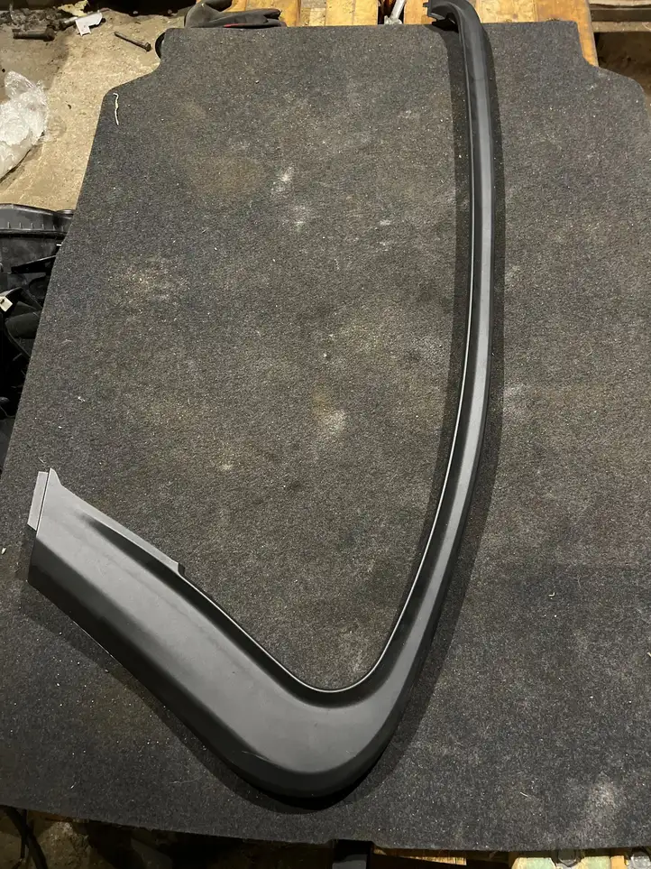 BMW 3 F30 F35 F31 (2012 - 2018) 18648510 Накладка стекла передней двери — фото 1