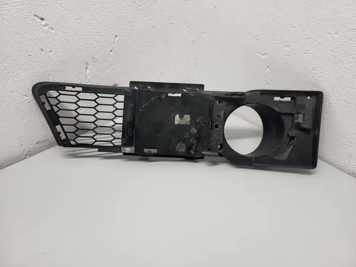 BMW 3 E90 E91 (2005 - 2012) 51117906497 Решетка противотуманной фары — фото 3