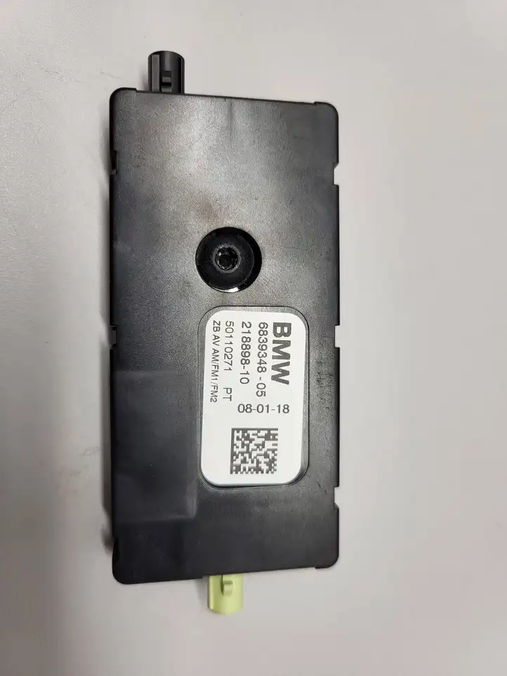 BMW X5 G05 (2018 - ) 6839348 Усилитель антенны — фото 1