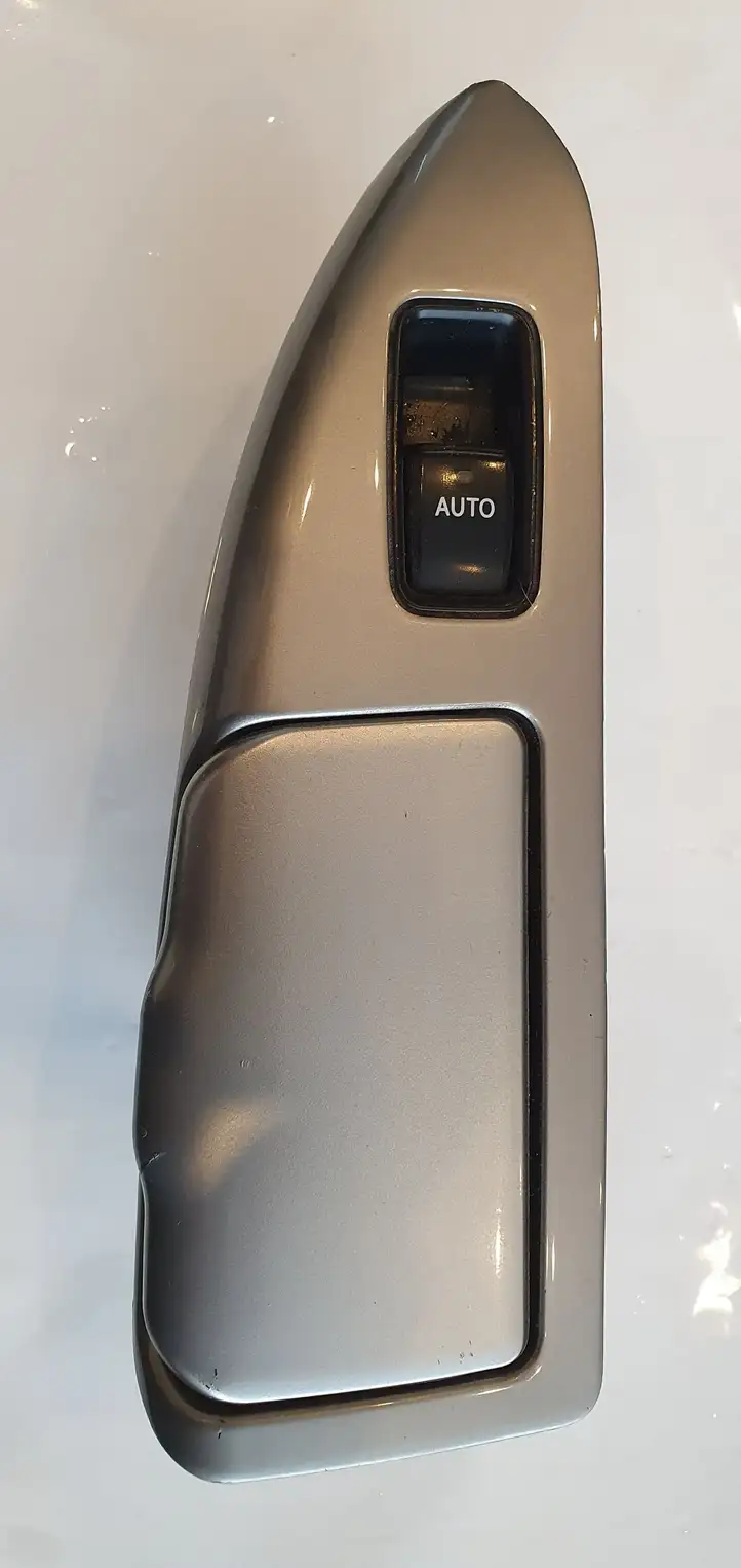 Toyota Land Cruiser (J120) (2002 - 2009) 8403060020 Блок кнопок стеклоподъемников — фото 1