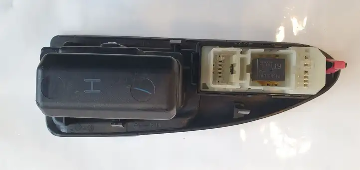 Toyota Land Cruiser (J120) (2002 - 2009) 8403060020 Блок кнопок стеклоподъемников — фото 3