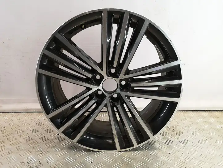 Skoda Kamiq (2019 - ) 657601025F Легкосплавный колесный диск R18 — фото 1