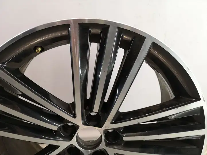 Skoda Kamiq (2019 - ) 657601025F Легкосплавный колесный диск R18 — фото 5