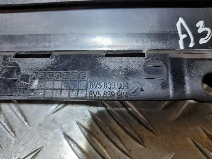 Audi A3/S3 8V (2012 - 2016) 8V5839904 Накладка стекла задней двери — фото 2