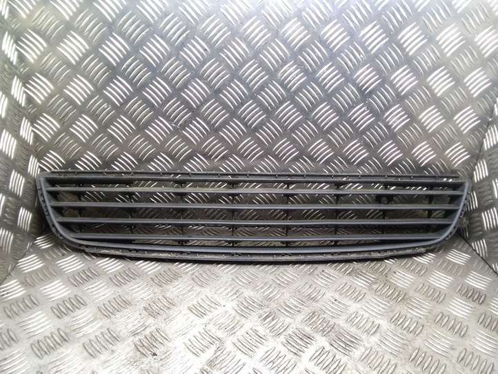 Opel Zafira (2006 - 2008)  13124978 Нижняя решётка (из трех частей)