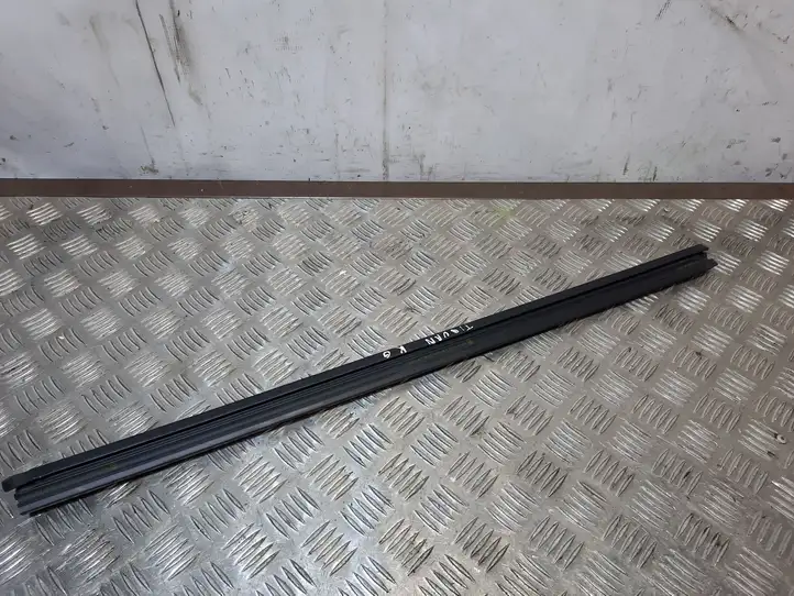 Volkswagen Tiguan (2011 - 2016) 5N0839479 Уплотнитель стекла задней двери — фото 3