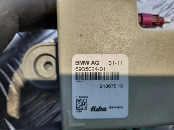 BMW X5 E70 (2006 - 2013) 693502401 Усилитель антенны — фото 2
