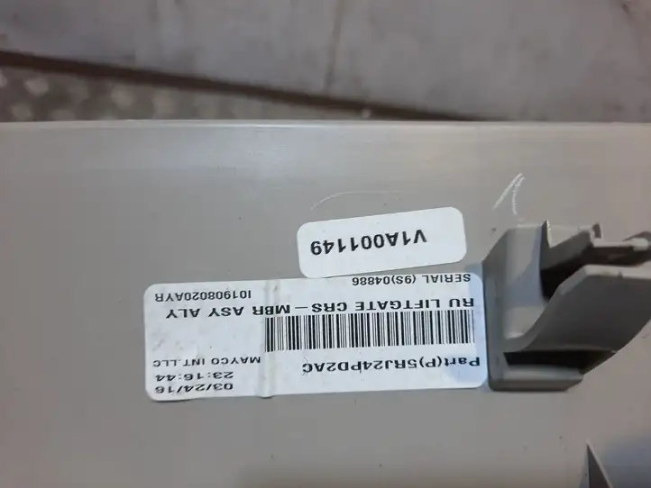 Chrysler Pacifica (2016 - ) 5RJ24PD2AC Обшивка багажника — фото 2