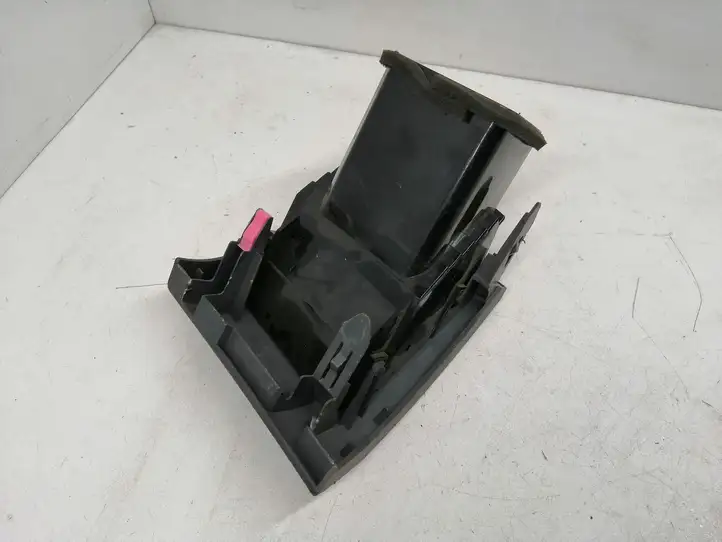 Toyota Prius (XW30) (2009 - 2015) 5566047030 Боковой воздушный дефлектор — фото 6