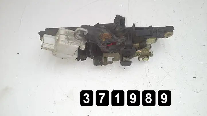 Audi A6 S6 C5 4B (1997 - 2001) 8D9827565H Ручка крышки багажника — фото 2