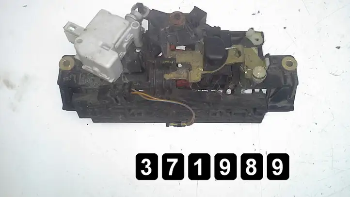 Audi A6 S6 C5 4B (1997 - 2001) 8D9827565H Ручка крышки багажника — фото 3