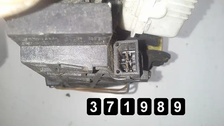 Audi A6 S6 C5 4B (1997 - 2001) 8D9827565H Ручка крышки багажника — фото 4
