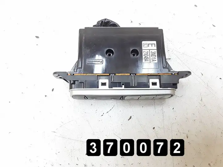 Nissan Leaf I (ZE0) (2010 - 2017) # 3nd1a210484 Другие включатели / ручки/ переключатели — фото 3
