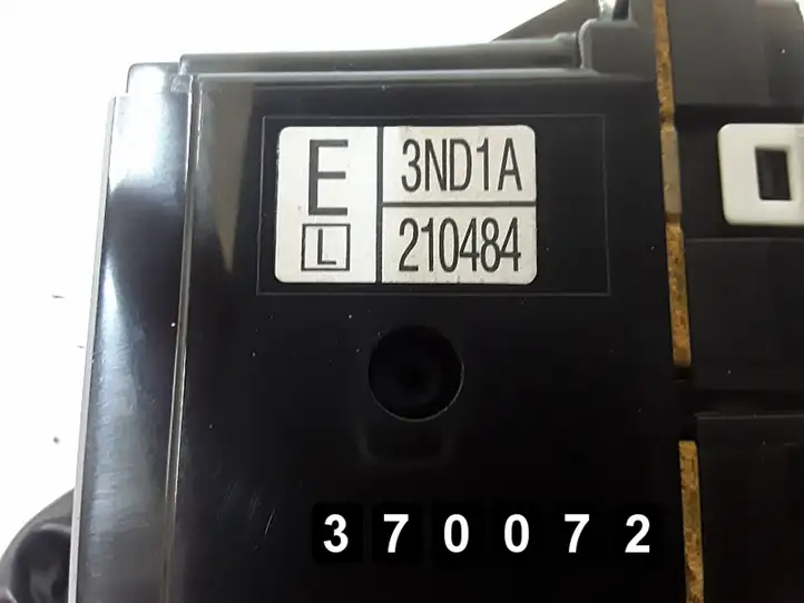 Nissan Leaf I (ZE0) (2010 - 2017) # 3nd1a210484 Другие включатели / ручки/ переключатели — фото 5