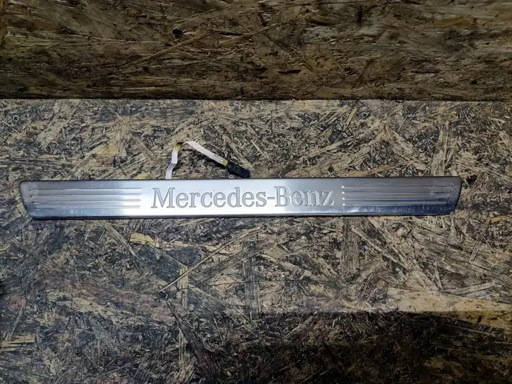 Mercedes-Benz CLA C117,X117,W117 (2013 - 2019) A2466805300 Внутренняя отделка переднего порога — фото 1