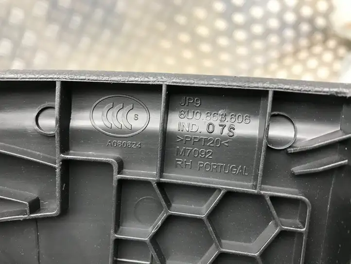 Audi Q3 8U (2011 - 2014) 8U0868606 Обшивка стойки D нижняя — фото 2