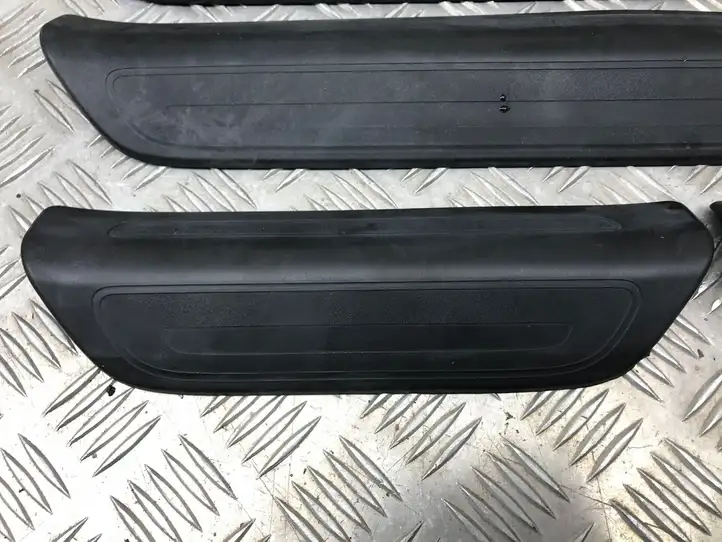 Audi Q3 8U (2011 - 2014) 8U0853375 Отделка переднего порога — фото 2