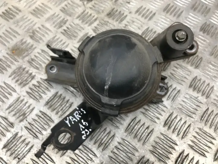 Toyota Yaris (2014 - 2019) Подушка КПП — фото 1