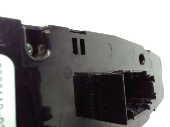 BMW 3 F30 F35 F31 (2012 - 2018)  9208110 Кнопка стеклоподъемников