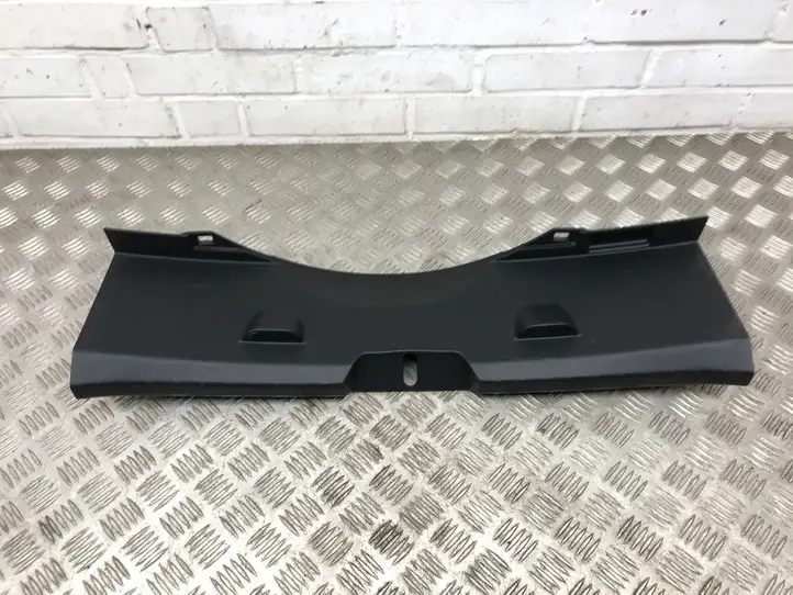 Toyota Yaris (2019 - ) 583870D090 Отделка порога багажника — фото 1