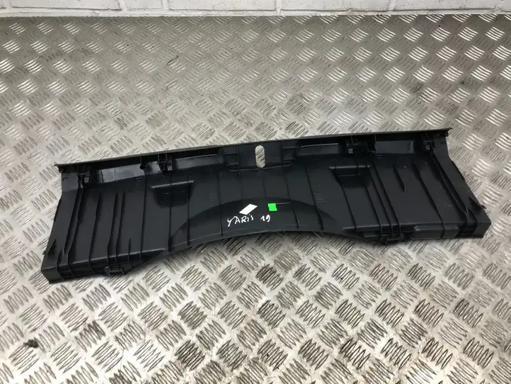 Toyota Yaris (2019 - ) 583870D090 Отделка порога багажника — фото 4