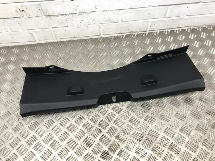 Toyota Yaris (2014 - 2019) 583870D090 Отделка порога багажника — фото 1