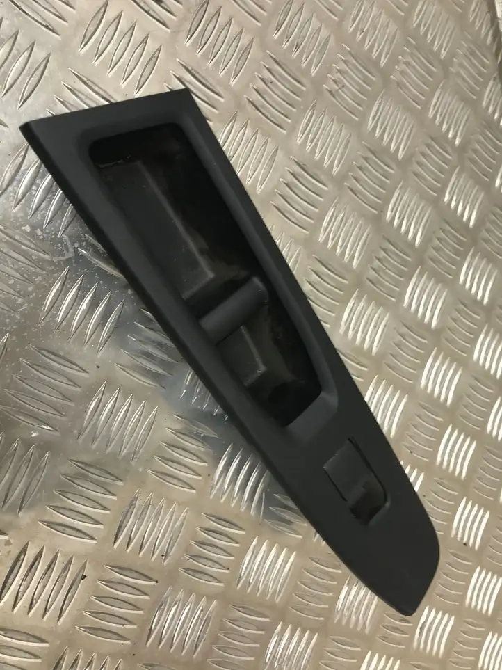 Toyota Yaris (2019 - ) 742320D710 Блок кнопок стеклоподъемников — фото 1