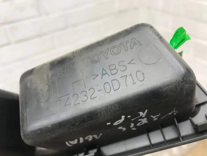 Toyota Yaris (2014 - 2019) 742320D710 Блок кнопок стеклоподъемников — фото 2