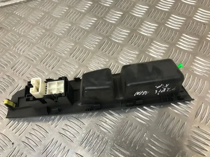 Toyota Yaris (2014 - 2019) 742320D710 Блок кнопок стеклоподъемников — фото 4