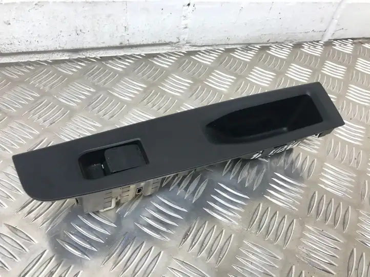 Toyota Yaris (2014 - 2019) 742720D400 Блок кнопок стеклоподъемников — фото 1