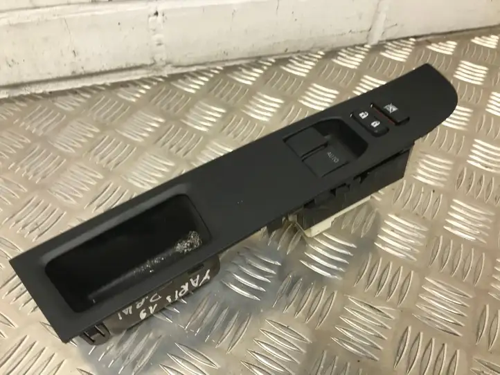 Toyota Yaris (2019 - ) 742310D730 Блок кнопок стеклоподъемников — фото 1