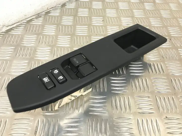 Toyota Yaris (2019 - ) 742310D730 Блок кнопок стеклоподъемников — фото 3