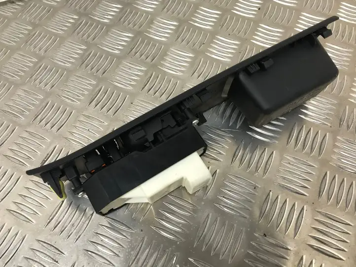 Toyota Yaris (2019 - ) 742310D730 Блок кнопок стеклоподъемников — фото 4