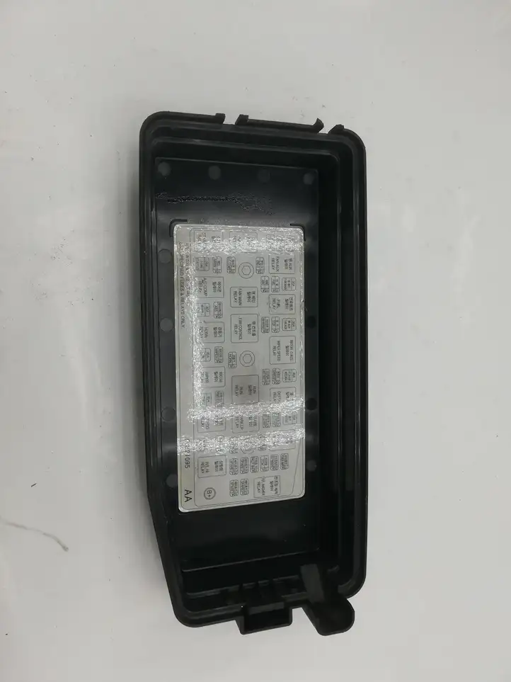 Chevrolet Captiva (2006 - 2011) 96821095 Крышка ящика предохранителей — фото 2
