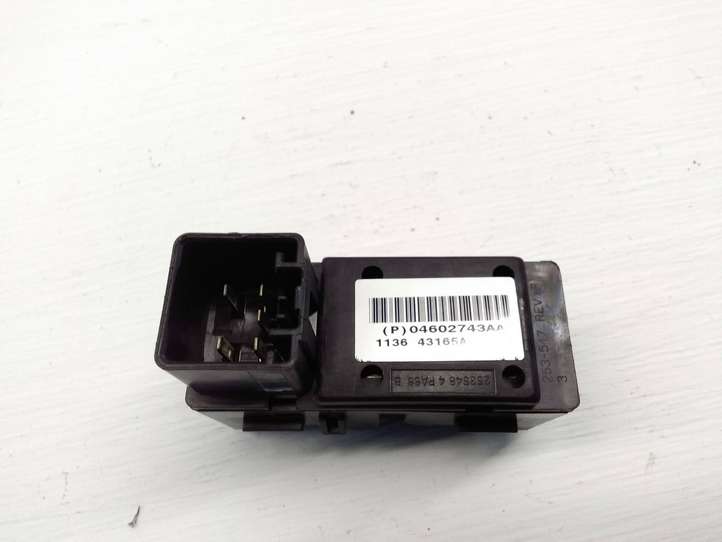 Jeep Grand Cherokee (2004 - 2010)  P04602743AA Кнопка стеклоподъемников