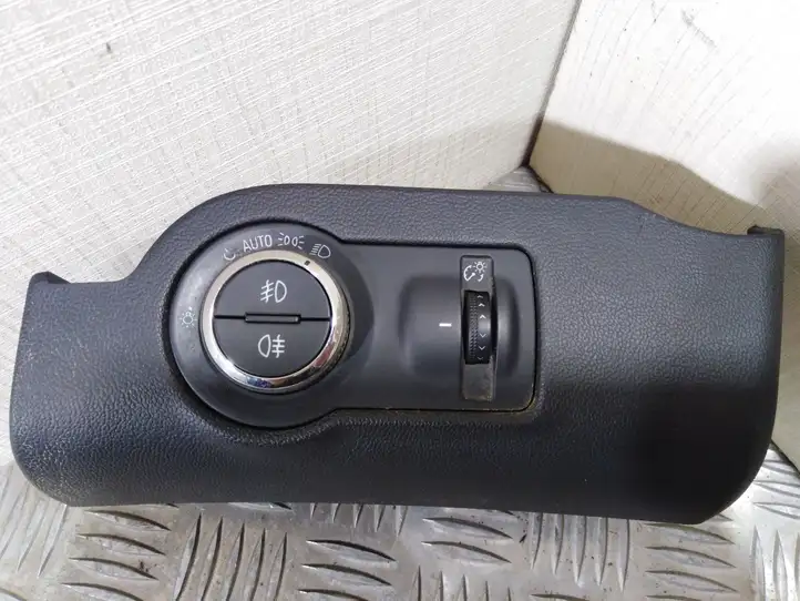 Opel Insignia A (2008 - 2017) 13268707 Включатель фонарей — фото 1