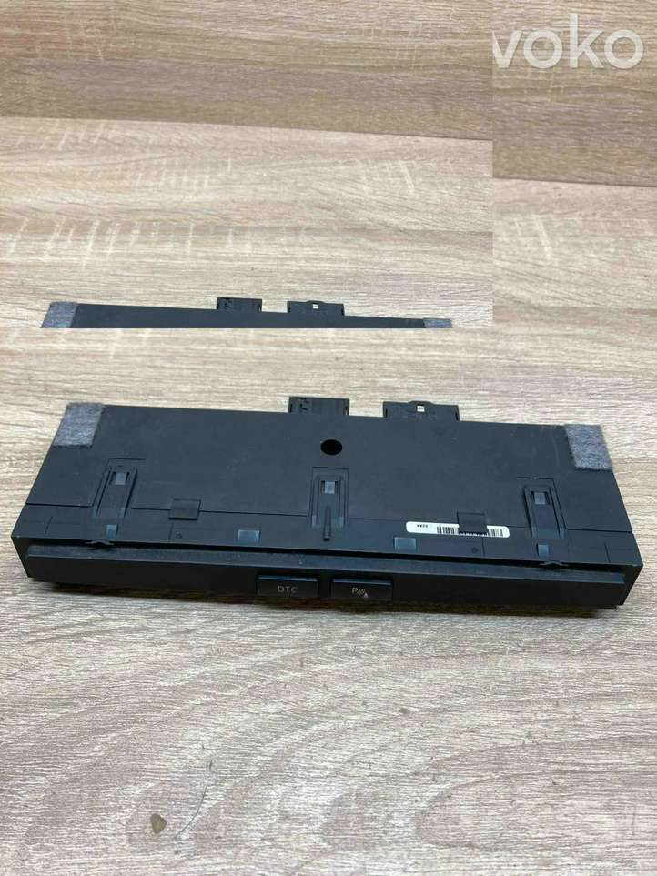 BMW 5 E60 E61 (2004 - 2010)  6952478 Включатель датчиков парковки