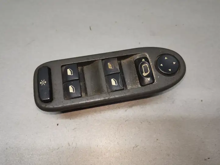 Citroen C5 (2001 - 2004) 96326945ZJ Кнопка стеклоподъемников — фото 1