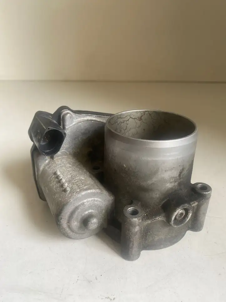 Volkswagen Scirocco (2008 - 2014) 03C133062S Дроссельная заслонка — фото 1