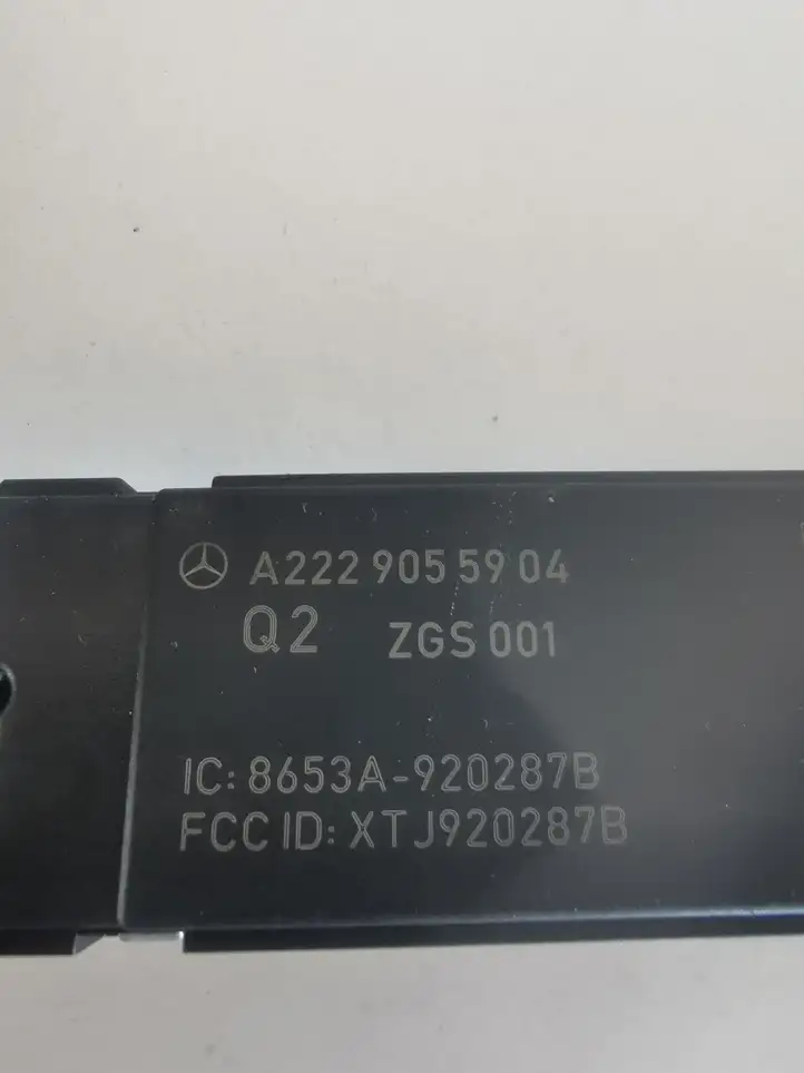 Mercedes-Benz CLA C117,X117,W117 (2013 - 2019) A2229055904 Усилитель антенны — фото 2