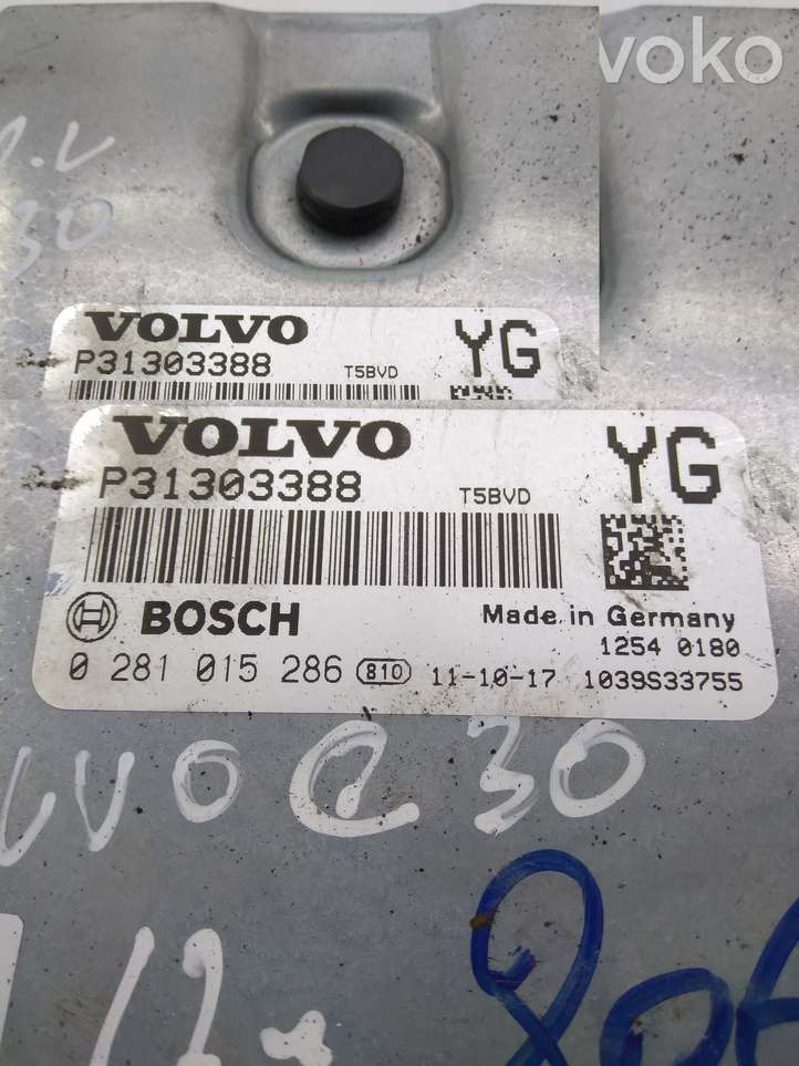 Volvo C30 (2010 - 2013)  P31303388 Блок управления двигателя